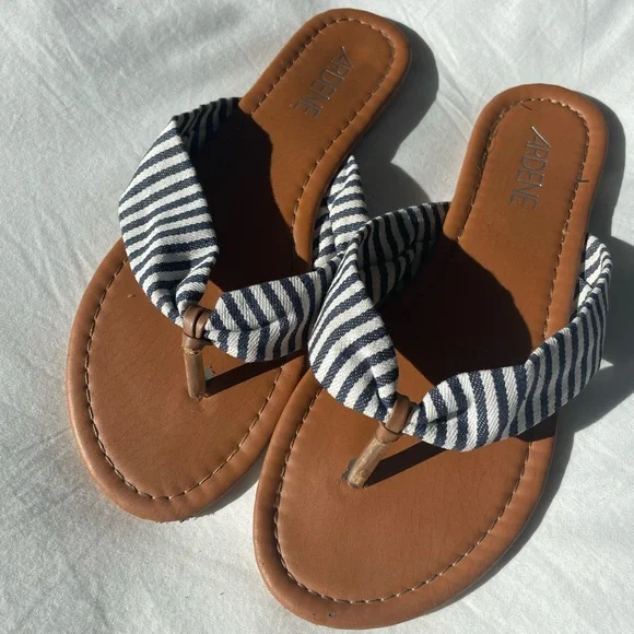 Slippers - Picture 2 of 4